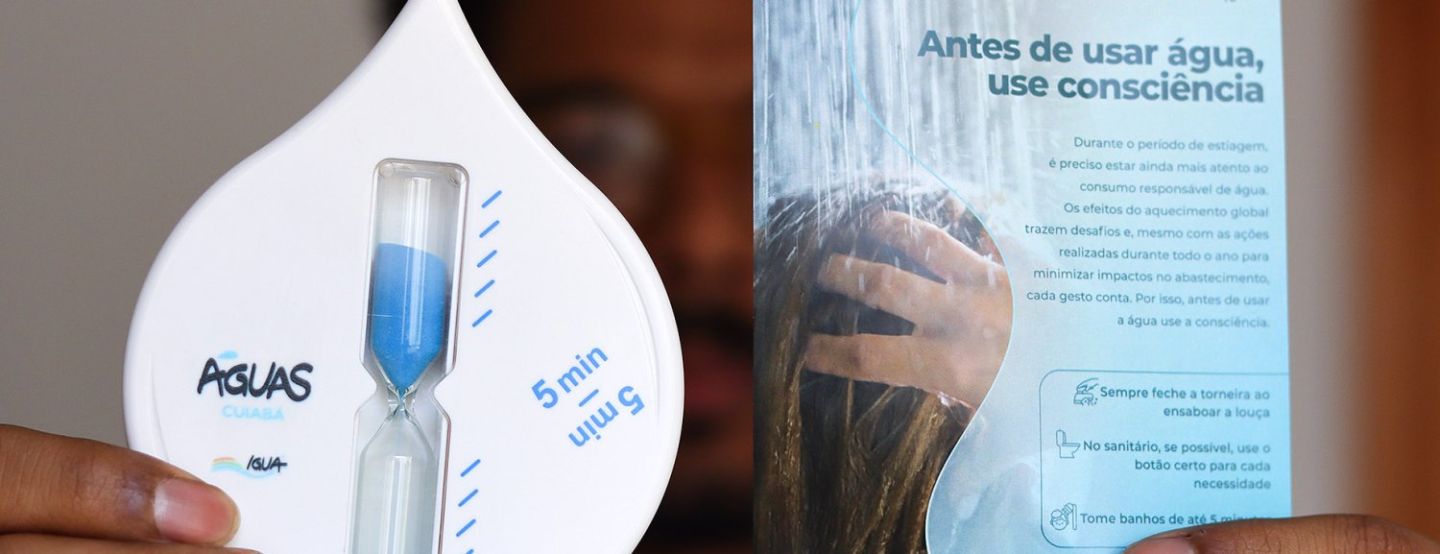 Águas Cuiabá distribui ampulhetas para incentivar consumo consciente Águas Cuiabá distribui ampulhetas para incentivar consumo consciente