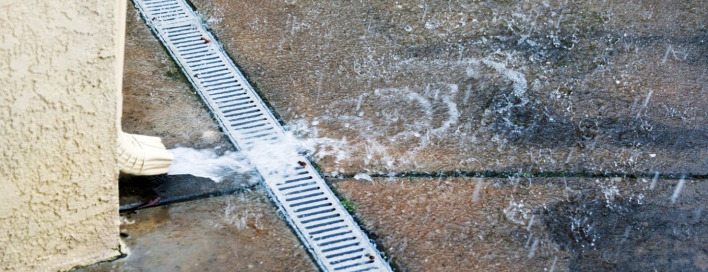 Sanessol registra aumento em extravasamentos de esgoto devido redes cruzadas Sanessol registra aumento em extravasamentos de esgoto devido redes cruzadas