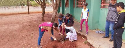 Águas Andradina e Águas Castilho participam de plantios em homenagem ao Dia da Árvore Águas Andradina e Águas Castilho participam de plantios em homenagem ao Dia da Árvore