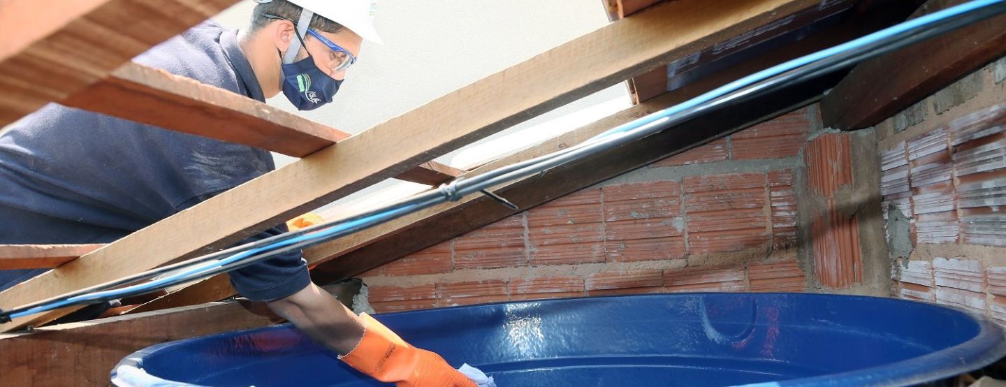 Caixa d’água limpa é saúde para toda família Caixa d’água limpa é saúde para toda família