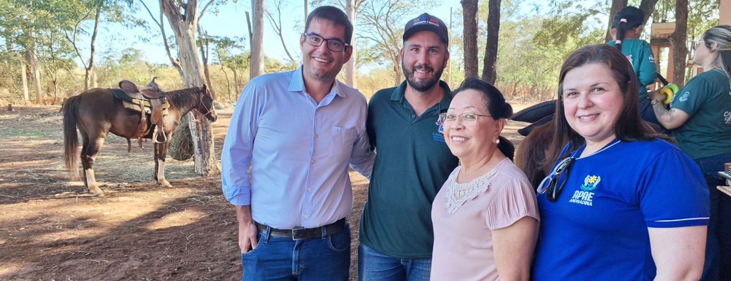 Projeto de equoterapia da Apae, apoiado pela Águas Andradina, completa seis anos