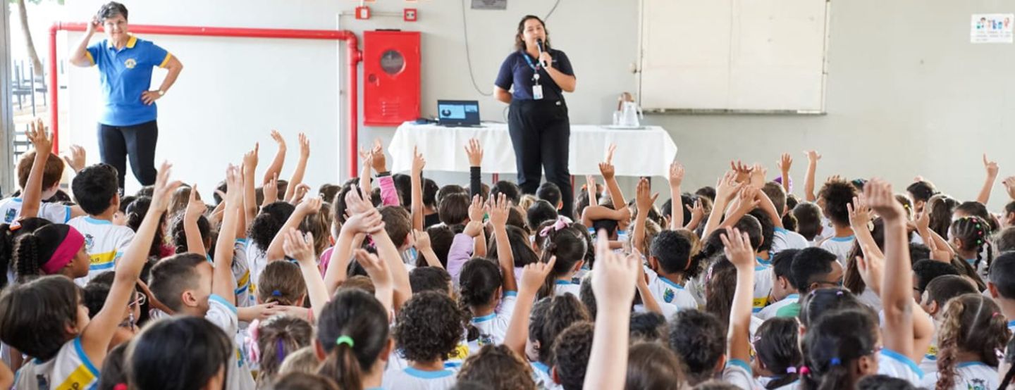 Sanessol mobiliza estudantes e comunidade em ações de educação ambiental